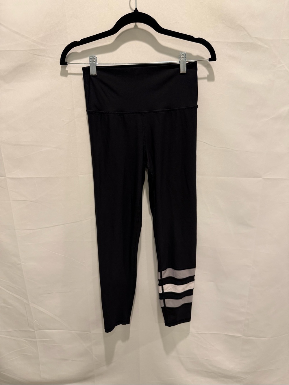 Aerie Black chill.play.move Performance Leggings with Reflective Stripes.size M